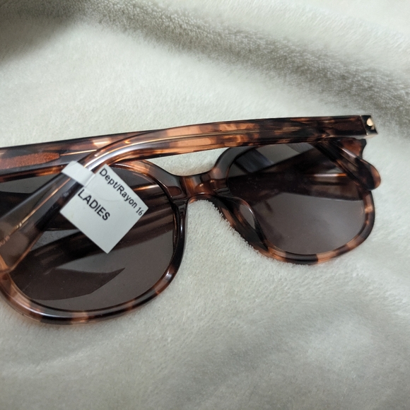 Sunglasses 😎 - Picture 5 of 6